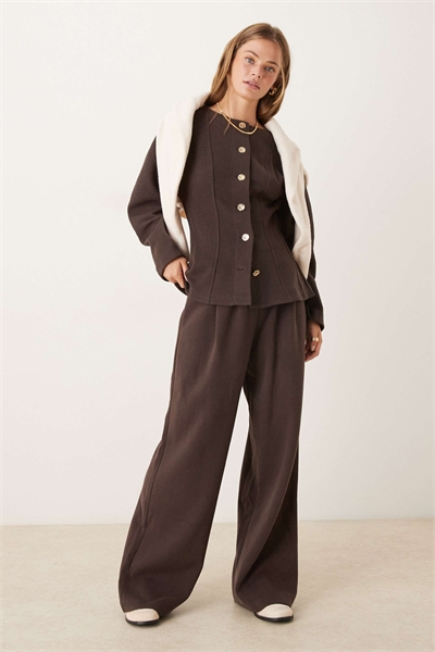 Джоггеры с широкими брючинами и складками спереди, из сверхмягкой ткани co-ord артикул 147473272