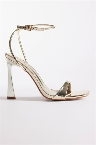 Simmi London — сандалии Kareena с широкой колодкой и едва заметным каблуком артикул 154264621