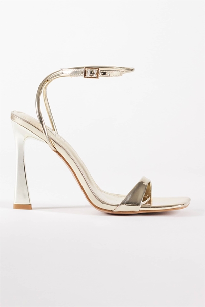 Simmi London: сандалии на каблуке с открытой пяткой от Kareena артикул 154231286