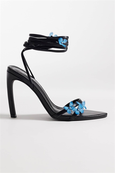 Сандалии на каблуке с завязками на щиколотке и аппликациями в виде бабочек от Hallie артикул 154630286
