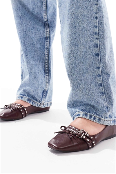 Балетки с пряжкой с заклепками артикул 139983755