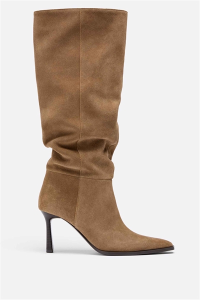 Кожаные высокие сапоги на шпильке свободного кроя артикул 155957554