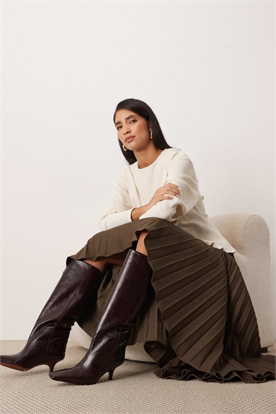 Коленные сапоги на каблуке из кожи премиум-класса Rowe артикул 150527731