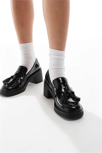 Лоферы Lovelyn на каблуке артикул 143441073