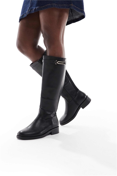 Сапоги с пряжкой артикул 151341200