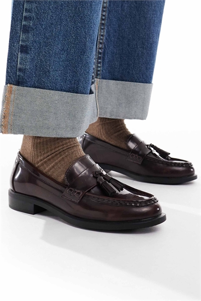 Лоферы с кисточками артикул 151897111