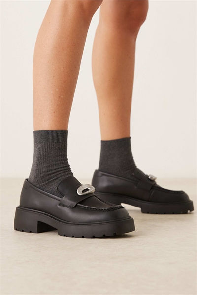 Лоферы с массивной пряжкой артикул 148585127