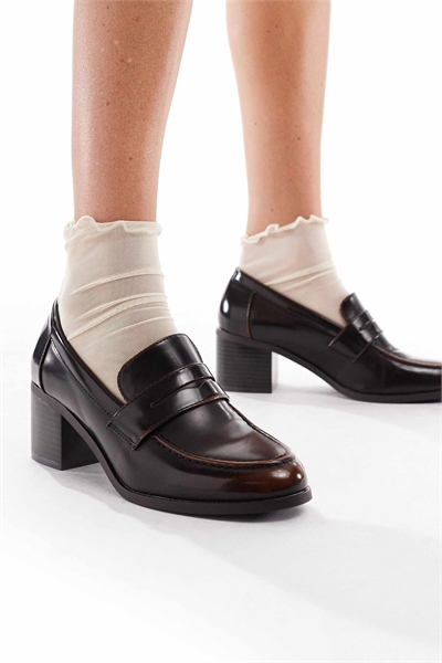 Лоферы «Антония» на каблуке артикул 147699243