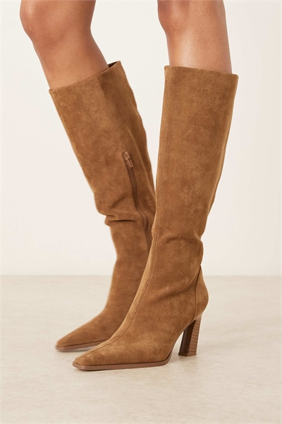 Ботинки до колен с заостренным носком Clara артикул 147084754