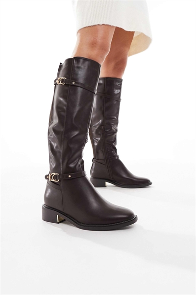 Верховые сапоги с изысканной застежкой в виде пряжки «латте» артикул 147795770