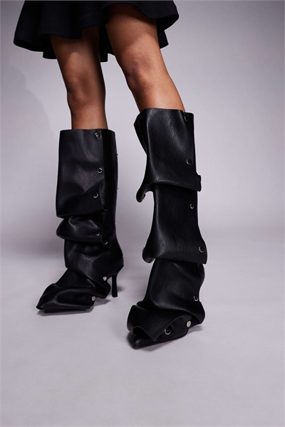 Ботинки Imogine на шпильке с заклепками, черного цвета артикул 147588510