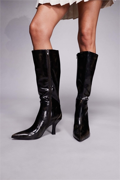 Ботинки с заостренным носком и винтажным каблуком в стиле «дистресс» коричневого цвета артикул 142122013