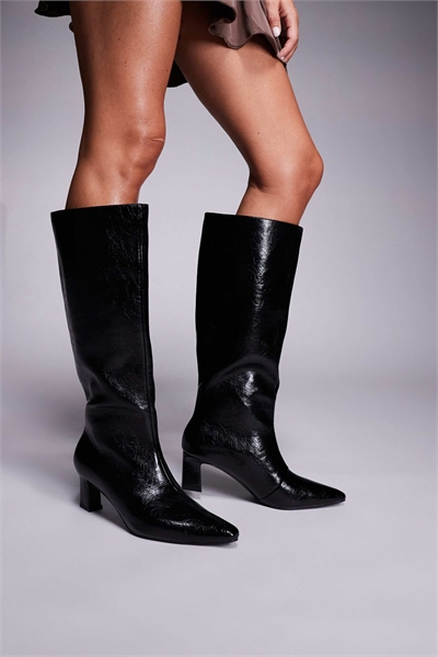 Ботинки на каблуке Boomer из черной морщинистой кожи артикул 148300166