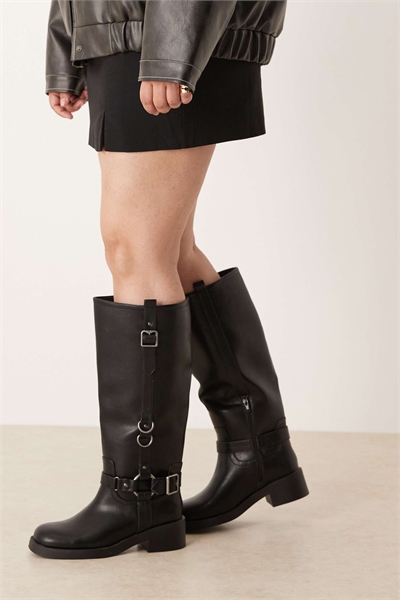 Сапоги с ремнями и пряжками Curve Cobra с серебристой фурнитурой, черного цвета артикул 147379560