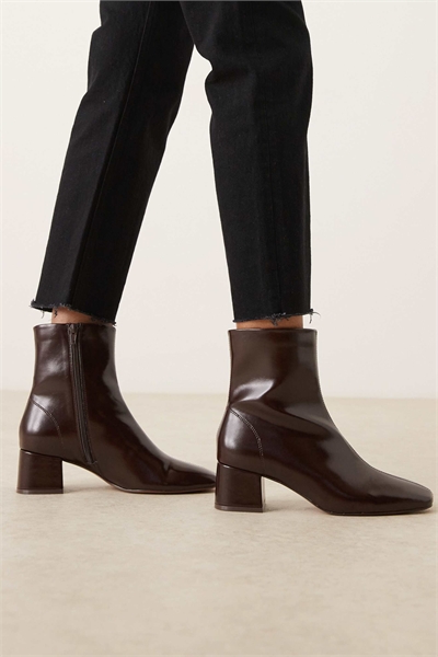 Ботильоны на каблуке Relay в шоколадном цвете артикул 147263049