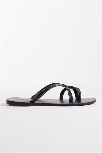 Сандалии на плоской подошве с ремешками артикул 152699753