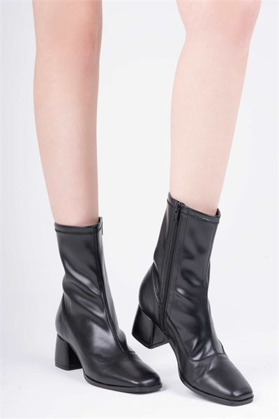 Ботильоны Beverly на толстом каблуке с боковой молнией, черного цвета артикул 153631701