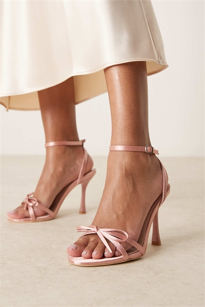 Свадебные босоножки Sharly на каблуке с бантиком артикул 140311838
