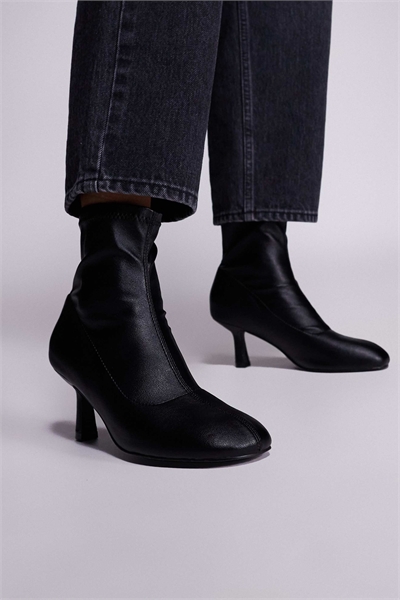 Ботильоны Soulmate с круглым носком и каблуком, черного цвета артикул 147785992