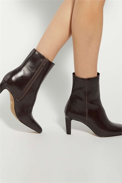 Ботильоны Ovation коричневого цвета артикул 152437476