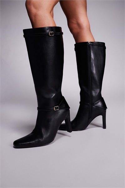 Ботинки Public Desire Poppy Wide Fit на каблуке до колена с пряжкой, черного цвета артикул 147786508