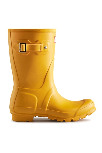 Оригинальные короткие резиновые сапоги желтого цвета артикул 150089877