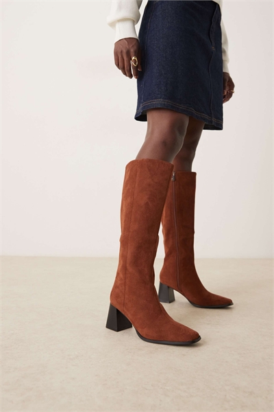 Ботинки Ishbel на блочном каблуке, коричневые, из микрокожи артикул 147199733