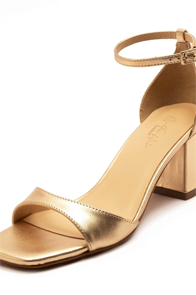 Кожаные сандалии на низком каблуке «KNIGHTSBRIDGE» артикул 148273049