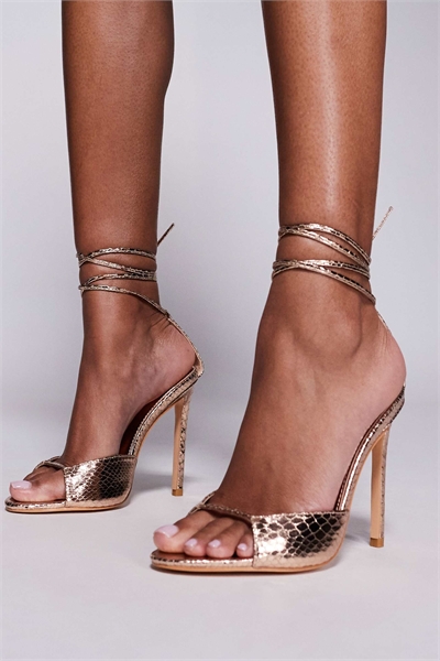 Сандалии на каблуке с ремешком вокруг лодыжки от Kalisto артикул 139379860