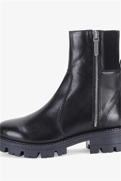 Кожаные ботинки с боковой застежкой-молнией «HARROGATE» черного цвета артикул 139842213