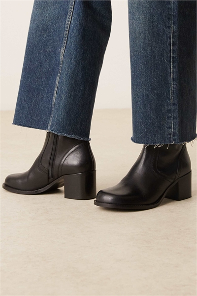 Кожаные ботильоны Rory с круглым носком и каблуком, черного цвета артикул 147258893