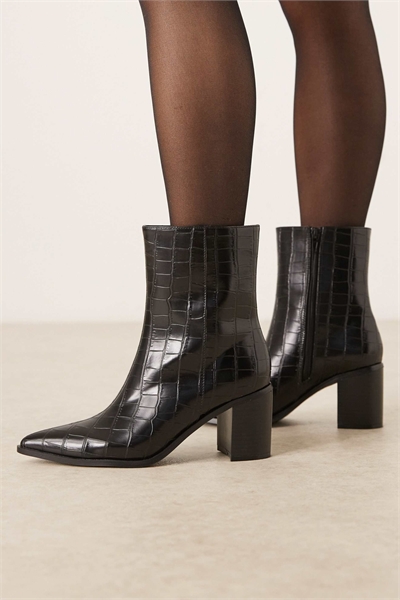 Ботильоны с заостренным носком из черной кожи крокодила артикул 149431062