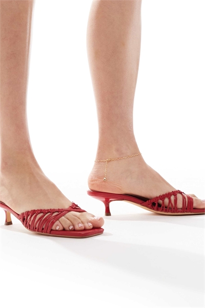 Плетеные сандалии на низком каблуке артикул 141703827