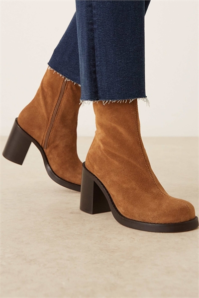 Ботильоны на каблуке из замши премиум-класса Remy песочного цвета артикул 149856979