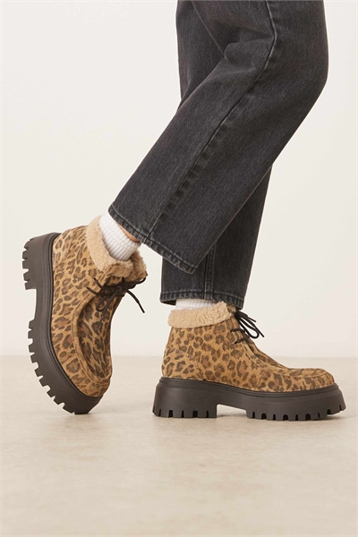 Массивные ботинки Arlo с бортовым воротником из замши леопардового цвета артикул 149103990