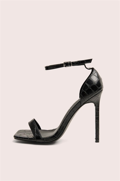 Туфли Chaos с квадратным носком, ремешками и едва заметными шпильками артикул 155975898