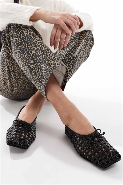 Балетки Lysandra из кожи с высоким мыском артикул 139378692