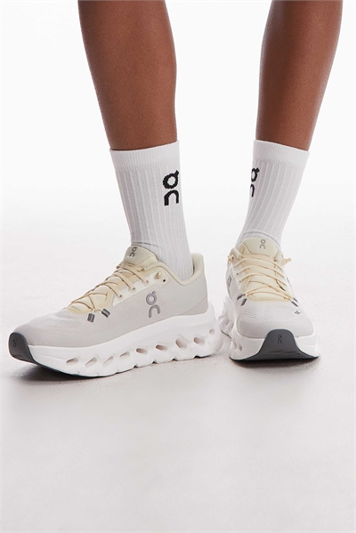 Кроссовки Cloudtilt для повседневного ношения артикул 143750444