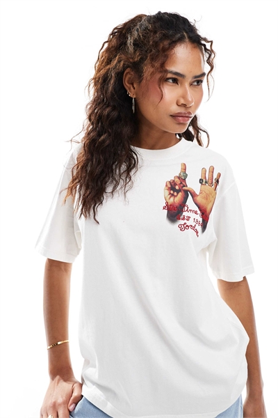 Футболка с принтом на спине в виде кольца артикул 137279928