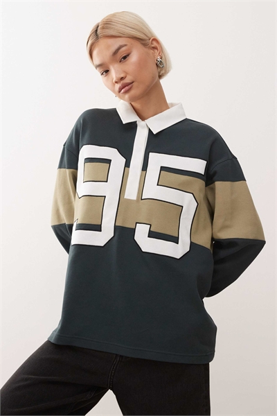 Уличное поло с длинным рукавом и принтом артикул 147134580