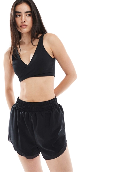 Шорты Nike One Training Dri-FIT с высокой талией и оборками длиной 7,6 см артикул 142398103