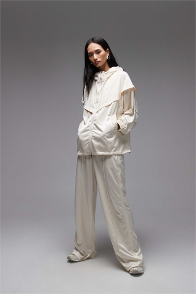 Брюки с прямыми брючинами и ремнем артикул 149959756