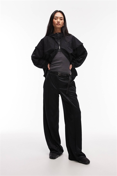 Брюки с прямыми брючинами и ремнем артикул 149959763