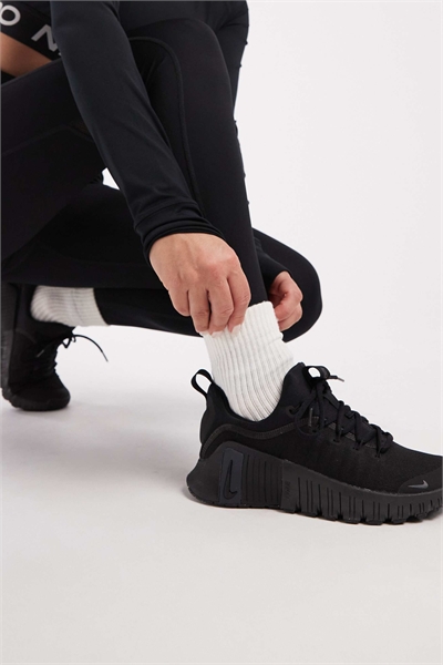 Бесплатные кроссовки Metcon 6 артикул 153023487