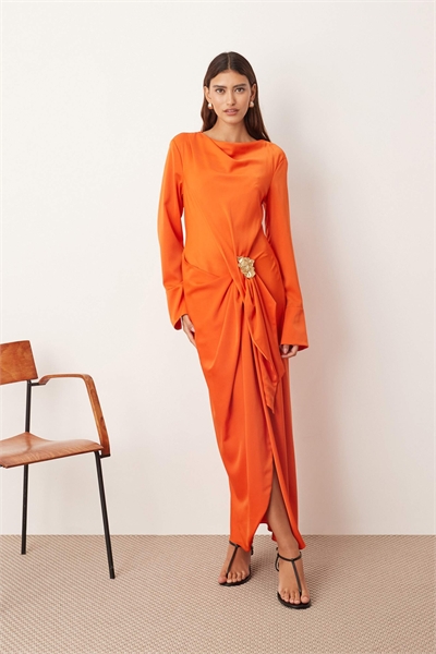 Макси-платье с длинными рукавами и драпировкой, с отделкой под расплавленный металл артикул 143376944