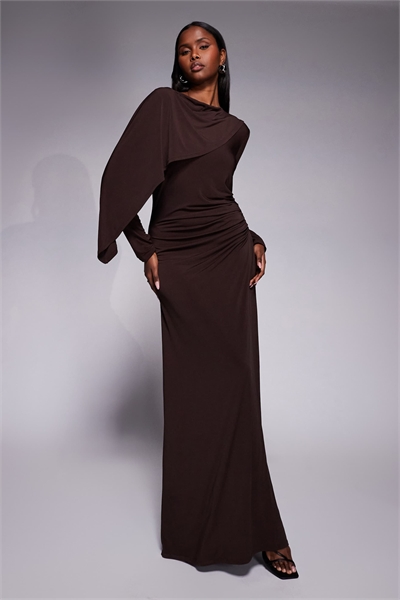 Платье-макси с одной накидкой артикул 153785377