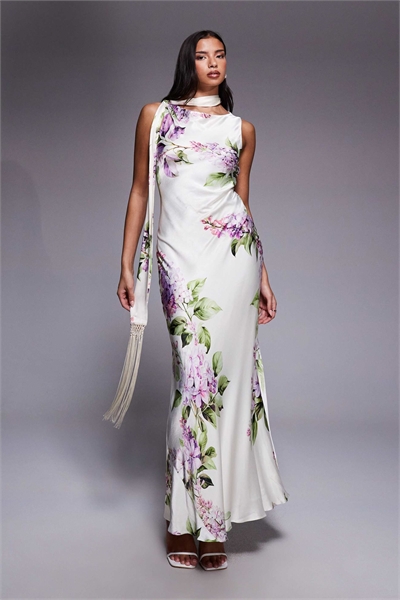 Макси-платье с атласными кисточками артикул 153251592