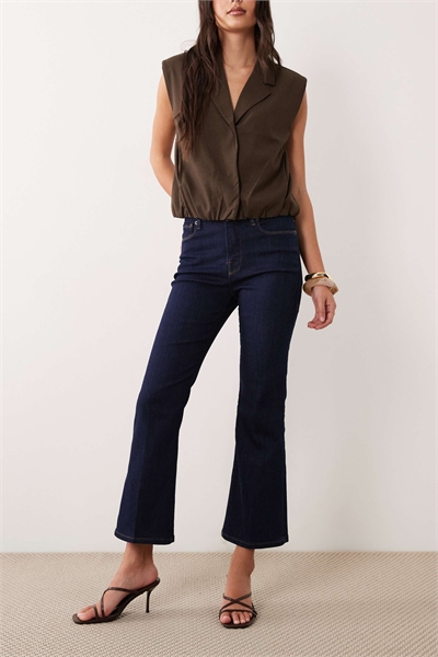 Джинсы с укороченной длиной и расклешенными штанинами артикул 152468107