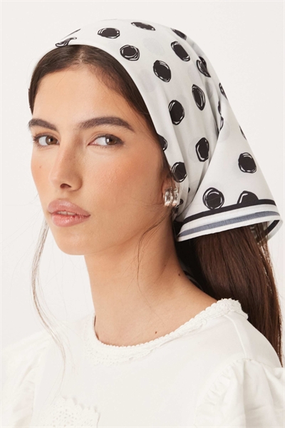 Платок Illume в горошек артикул 154902715