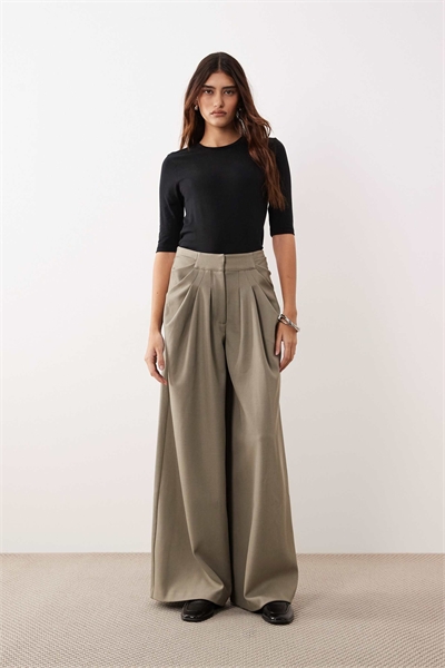 Брюки с широкими штанинами, с драпировкой и индивидуальным кроем артикул 150599171